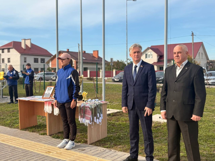 В Ельске состоялось торжественное открытие традиционного областного турнира по футболу памяти воинов-интернационалистов Виктора Лубенского и Василия Белошицкого