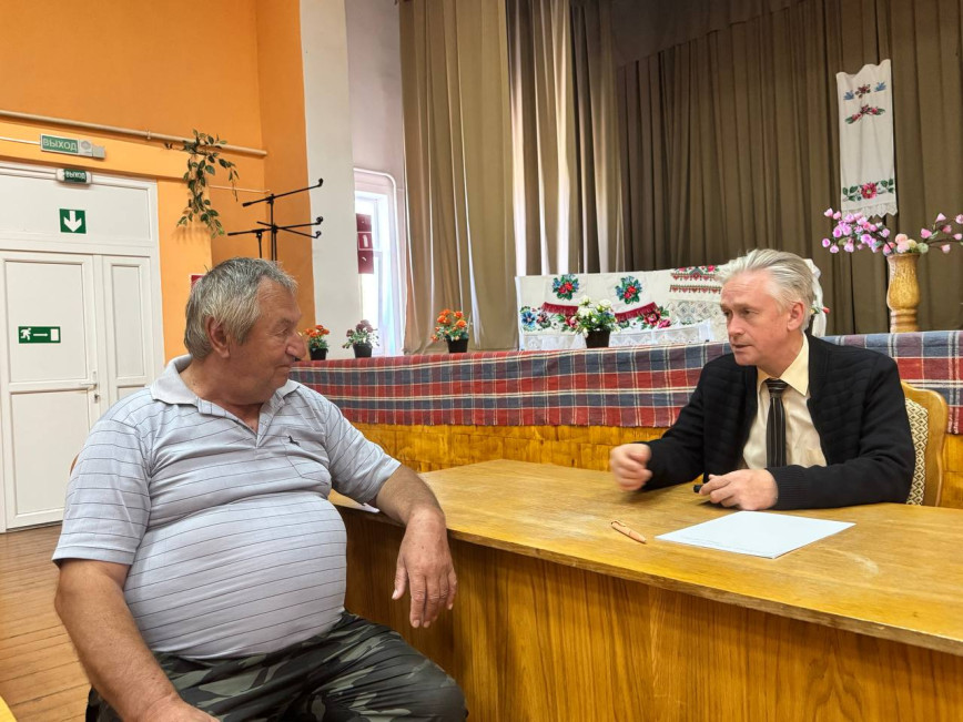 Выязны прыём у аг. Падгаллі правёў кіраўнік Ельскага раёна Віктар Замосцік